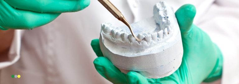 Cuándo es necesario hacer un curetaje dental y por qué